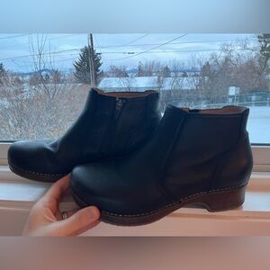 Dansko | 41 black clogs